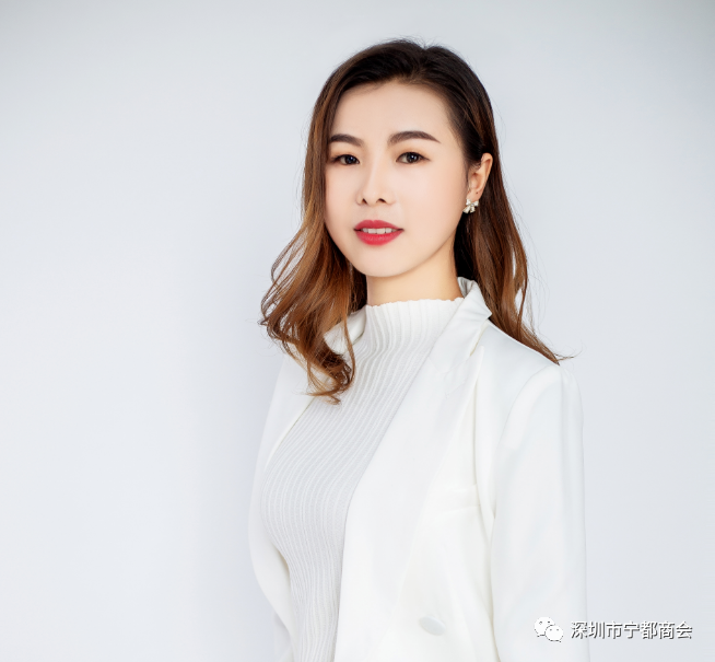 袁小荣.jpg 袁小荣.jpg