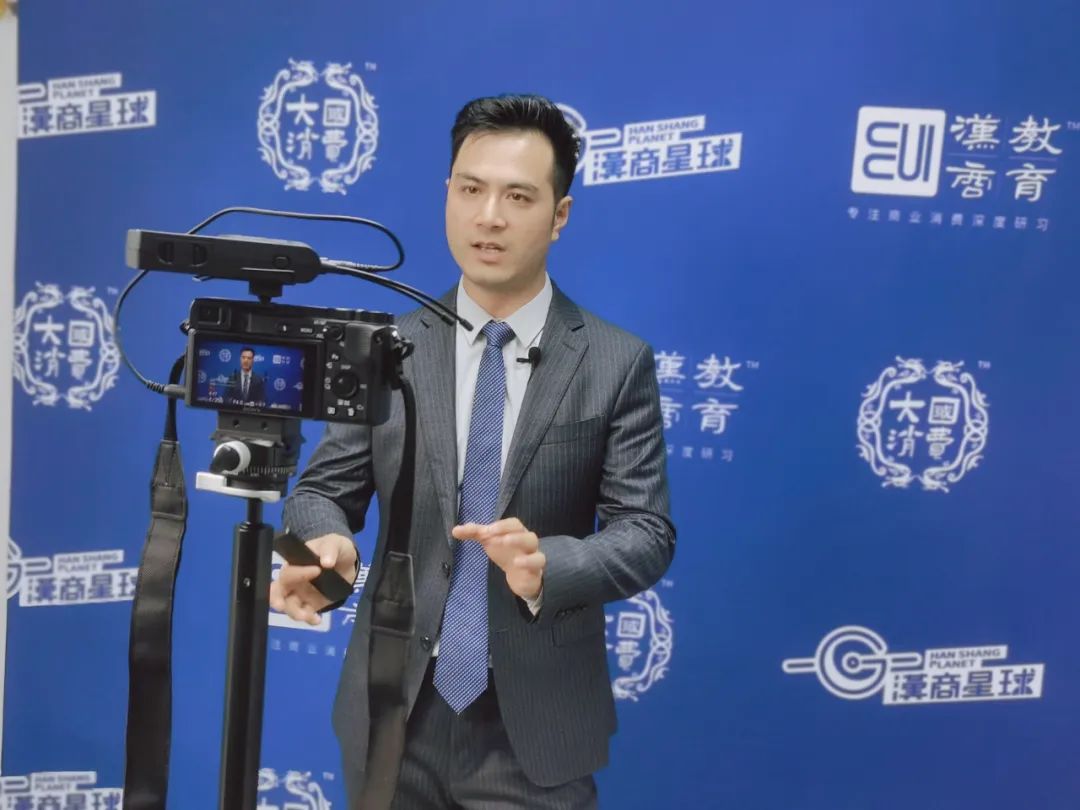 袁小荣.jpg 袁小荣.jpg